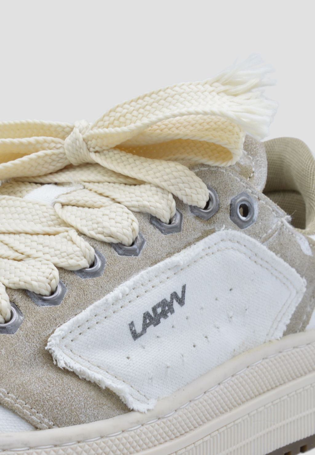 LARYV Glitch Low // White-Sand