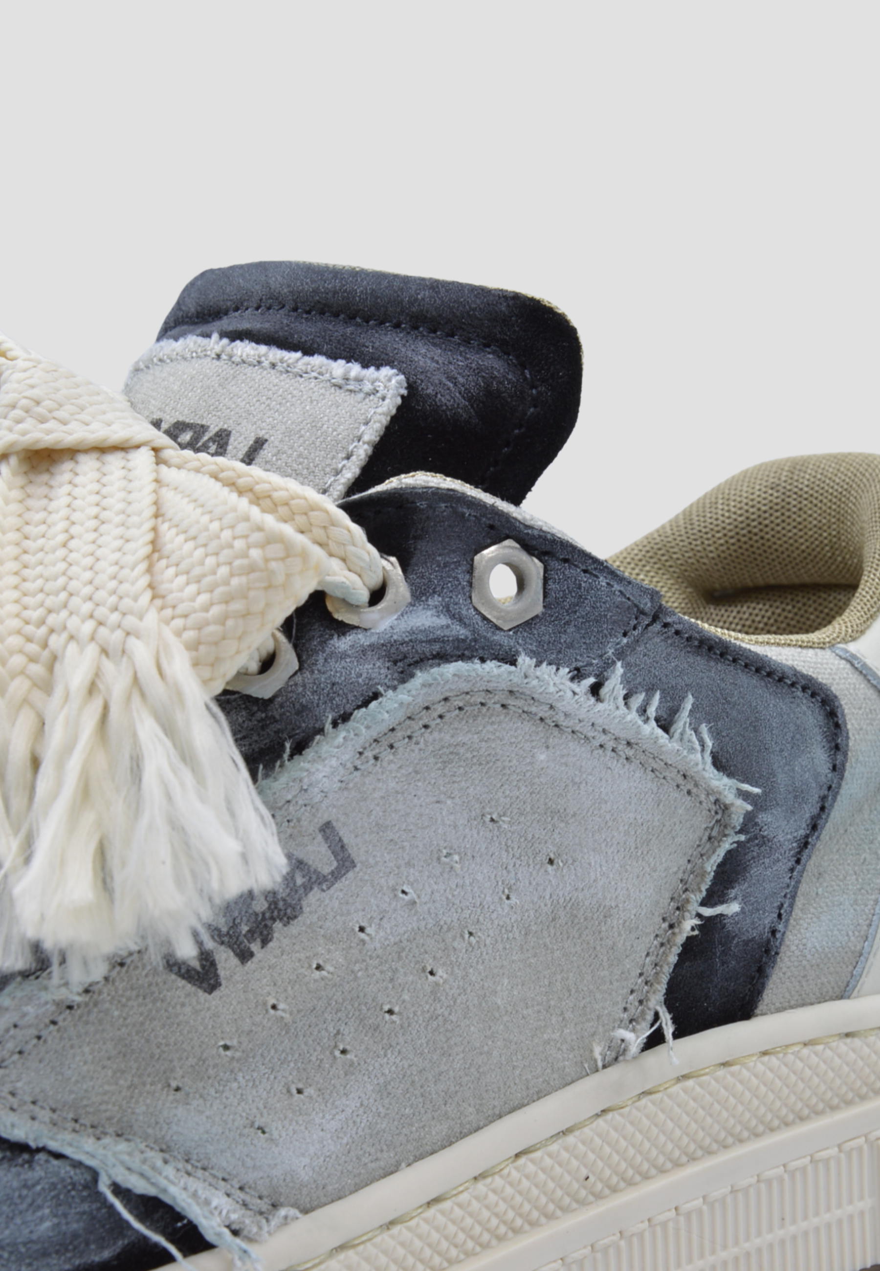 LARYV Glitch low // Grey- Black