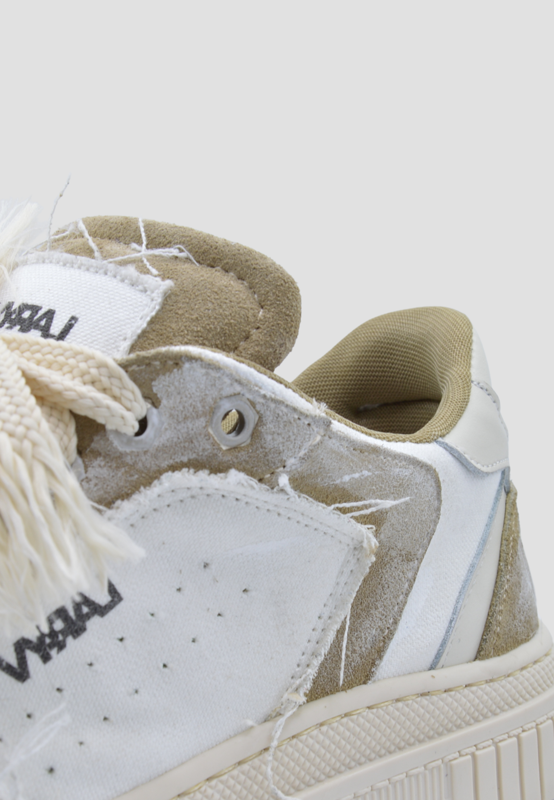 LARYV Glitch Low // White-Sand