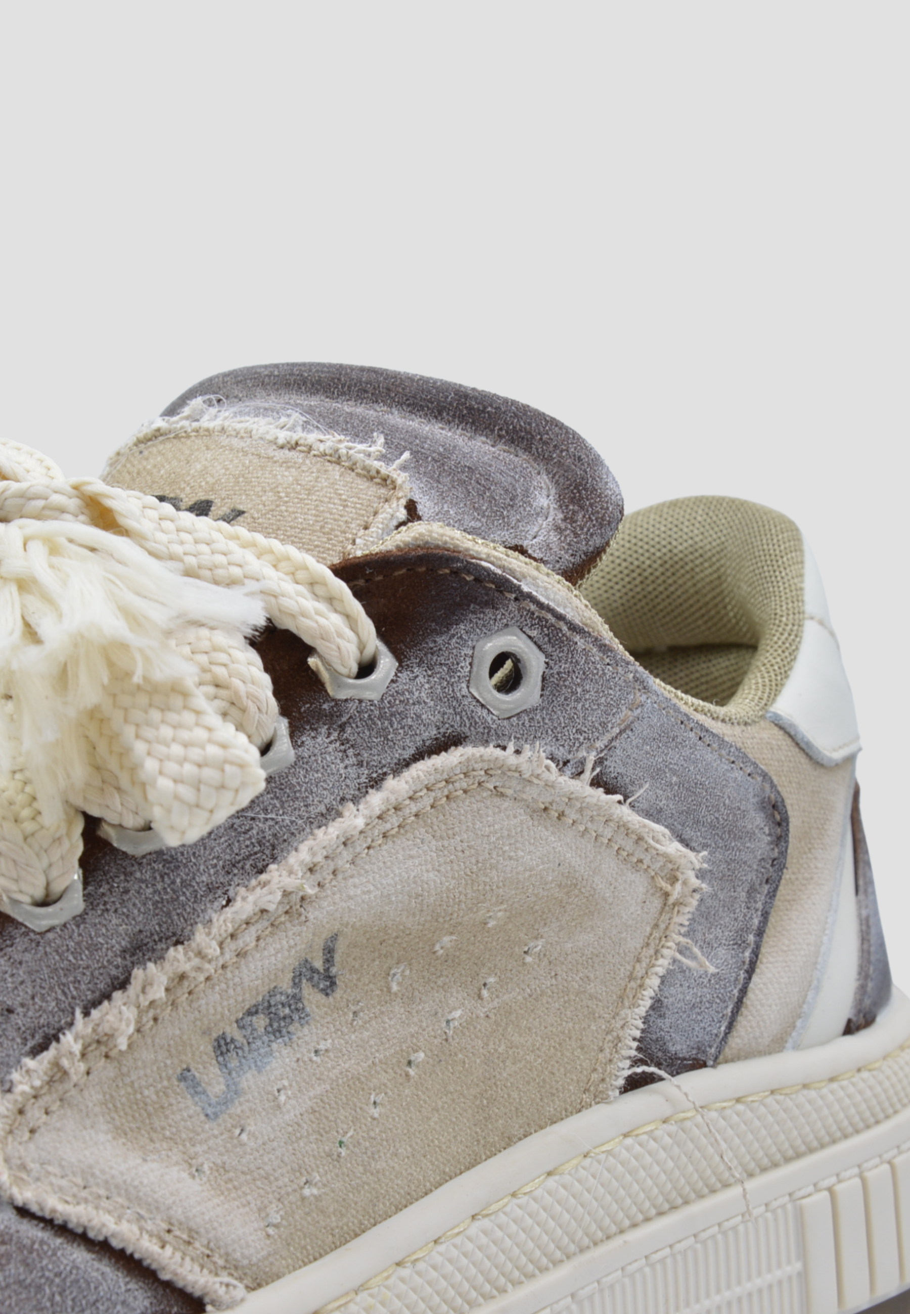 LARYV Glitch Low // Sand-brown