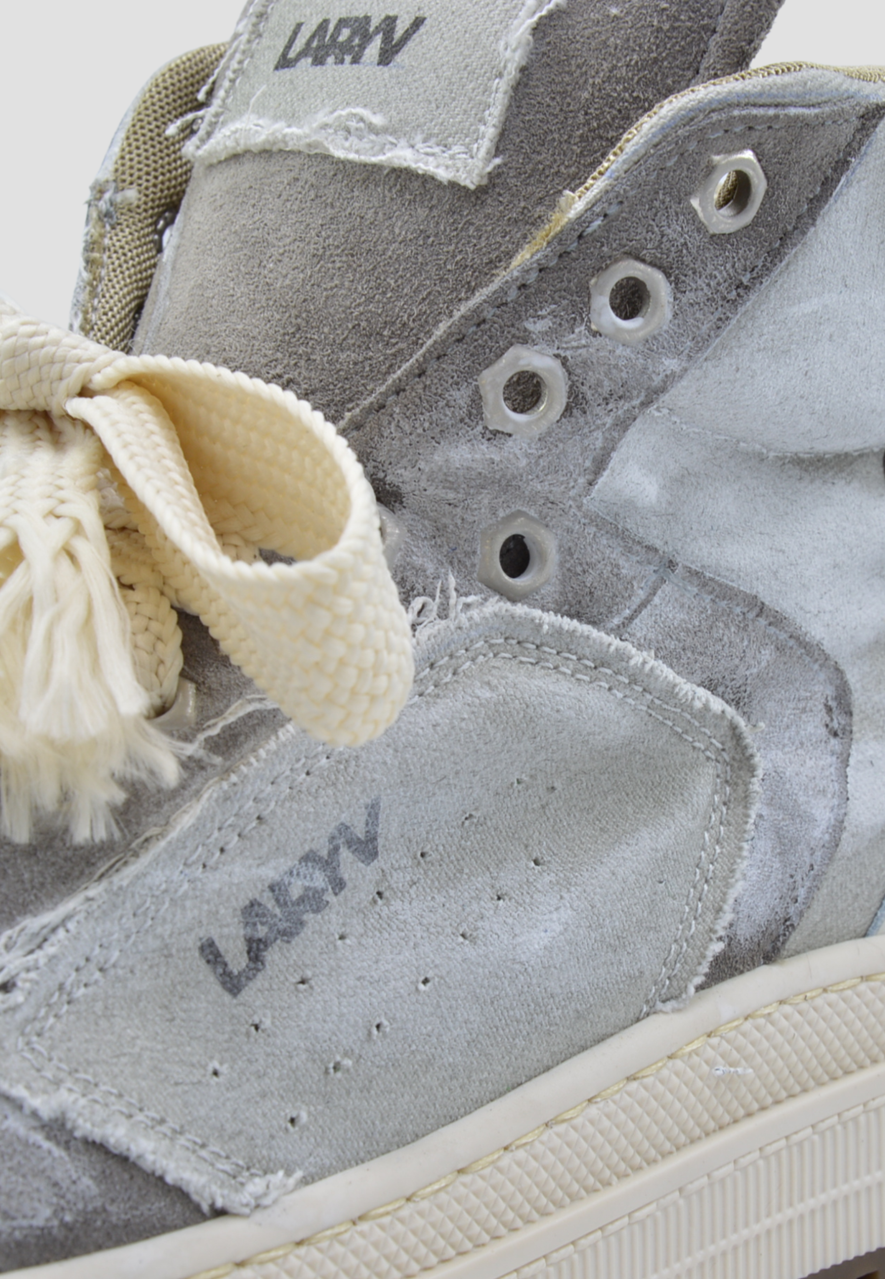 LARYV Strain High // Grey- Light Grey