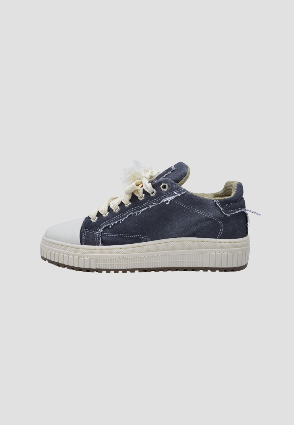 LARYV Raw low - Black