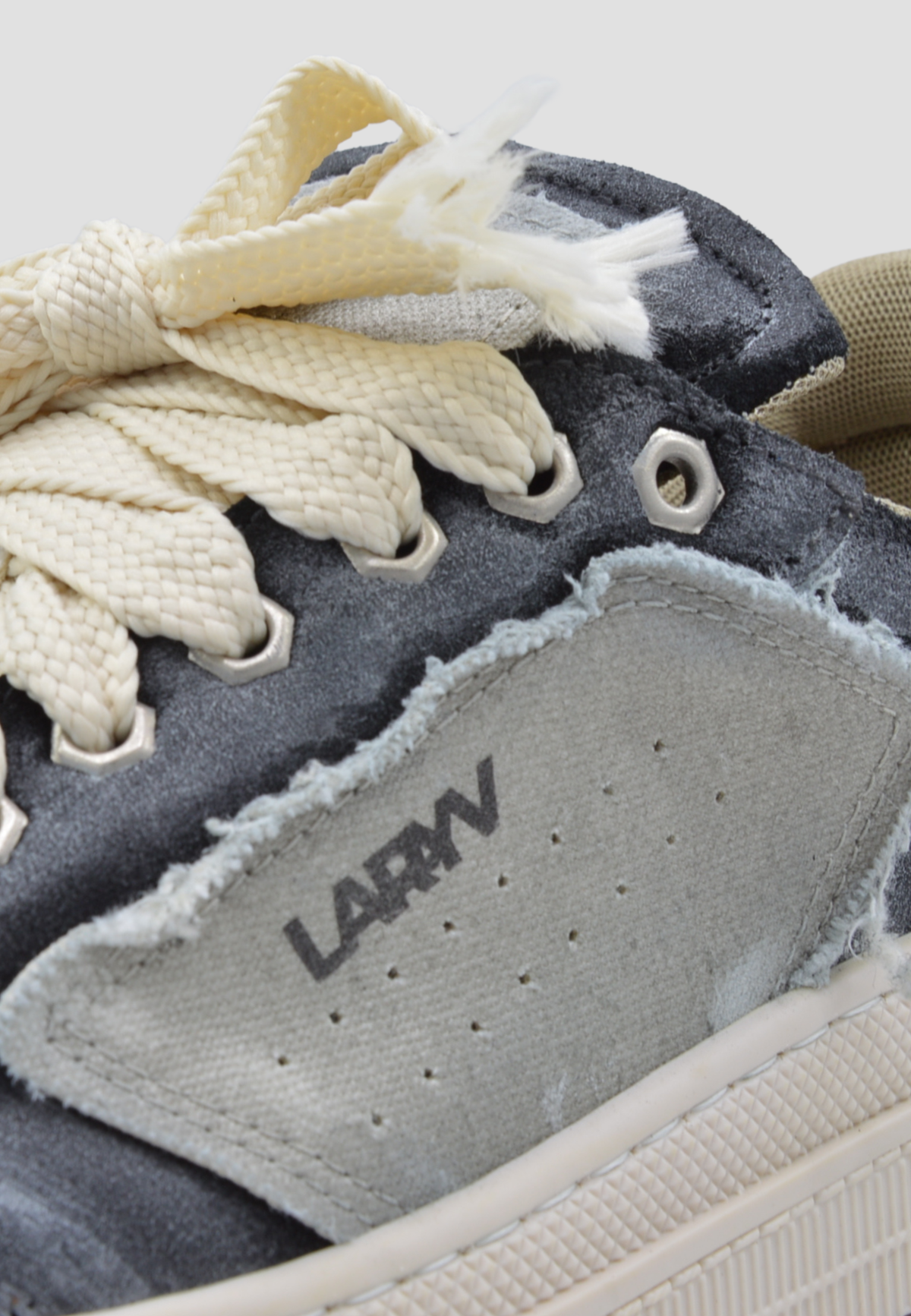 LARYV Glitch low // Grey- Black