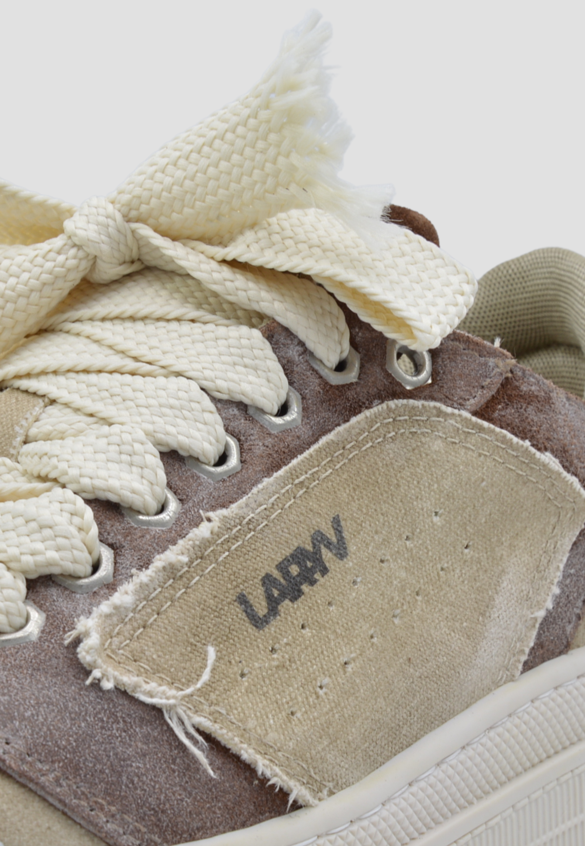 LARYV Glitch Low // Sand-brown